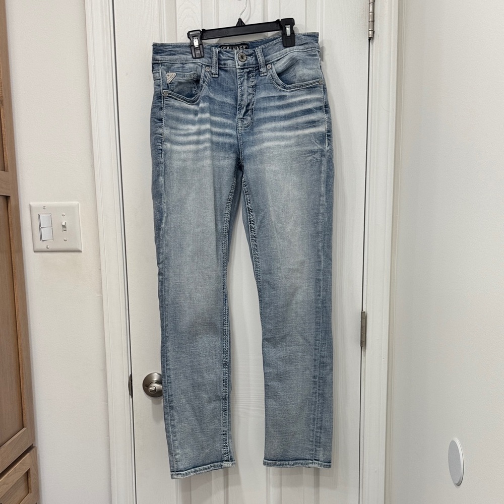 Buckle Salvage Men's Blue Jeans. Riot taper athletic fit. 32x32